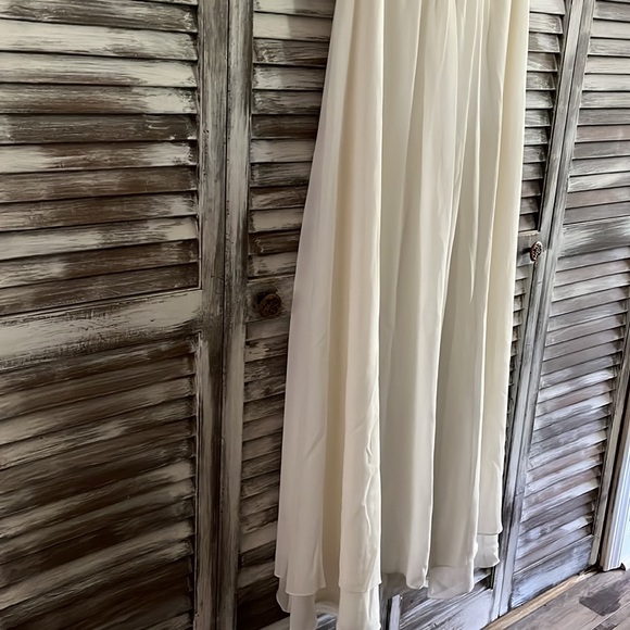 High low white dress evening dress perfect for a gala, wedding or prom. - Picture 5 of 6